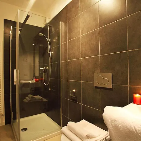 Il Piazzo Sleeps 6 Pool Menaggio